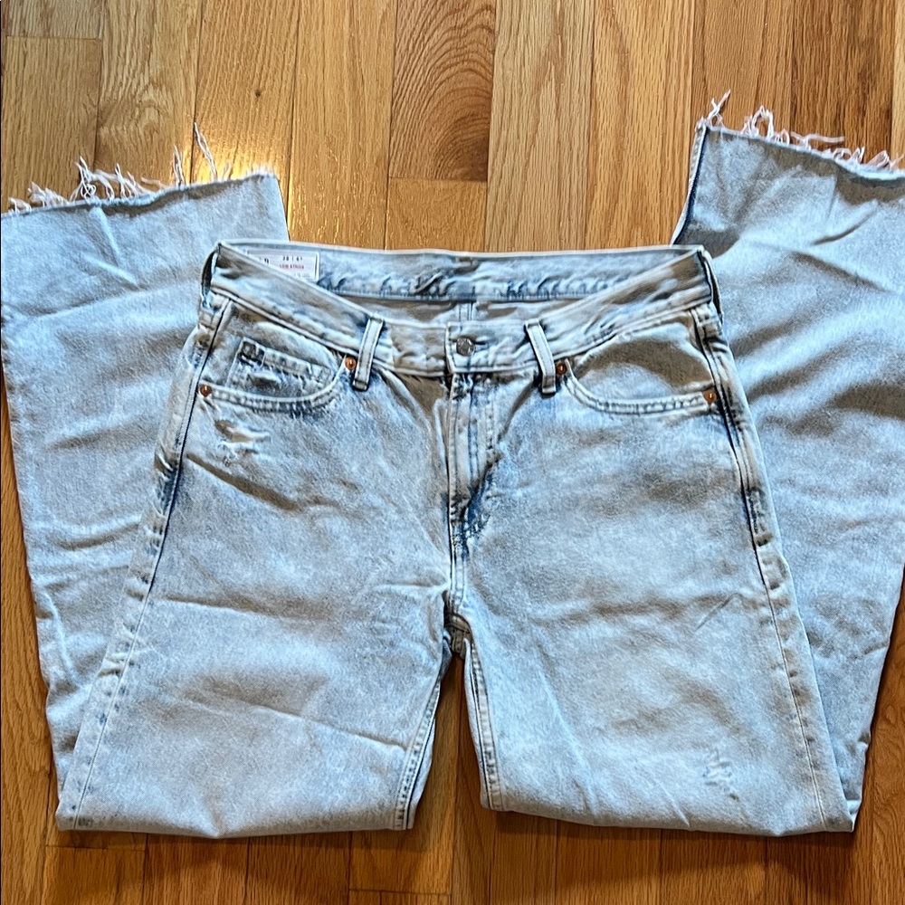 GAP Light Wash wide leg Jeans with Frayed Hem